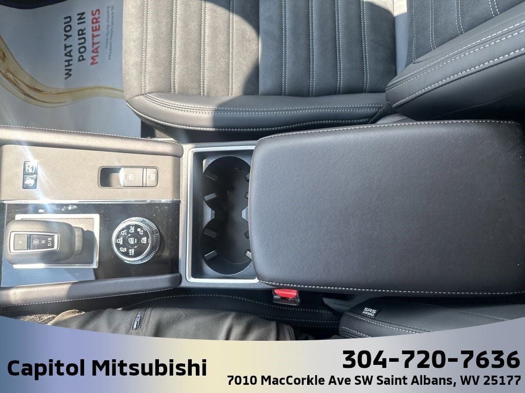 2025 Mitsubishi Outlander PHEV SE