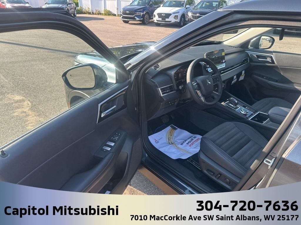 2025 Mitsubishi Outlander PHEV SE