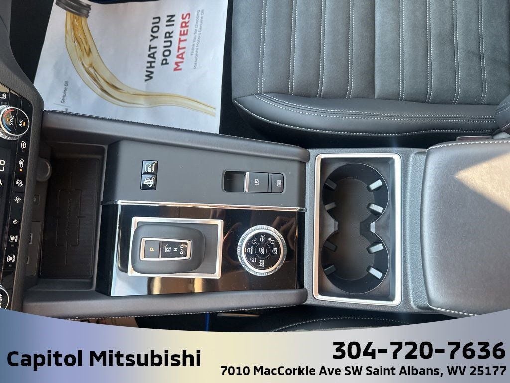 2025 Mitsubishi Outlander PHEV SE