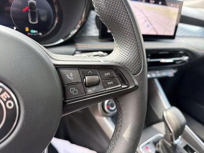 2025 Alfa Romeo Tonale Base