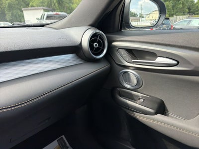2025 Alfa Romeo Tonale Base
