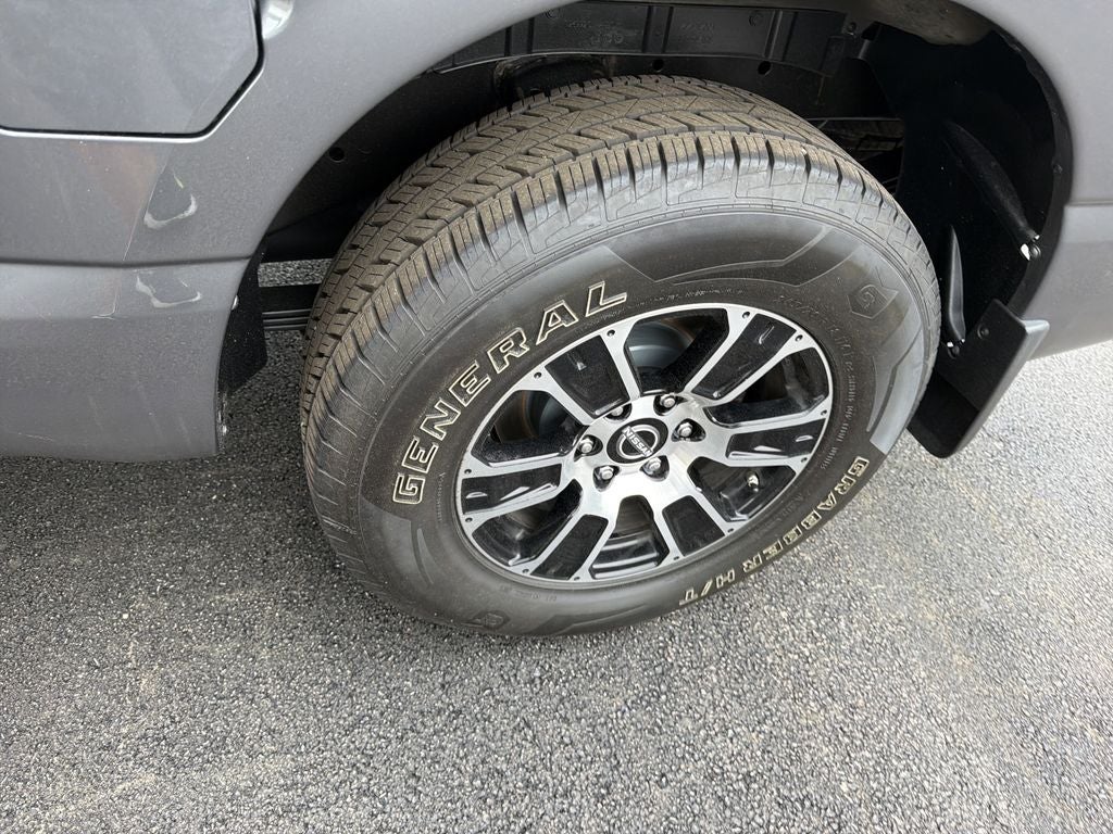 2023 Nissan Titan SV