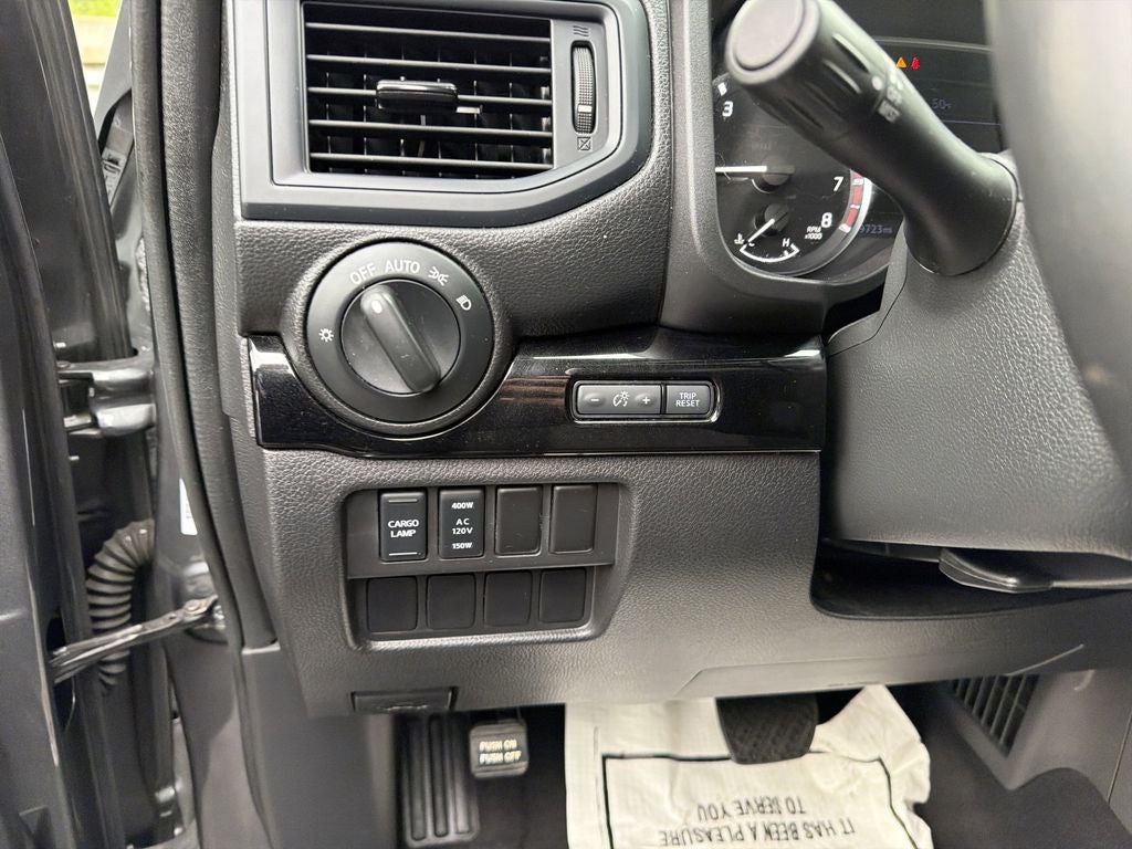 2023 Nissan Titan SV